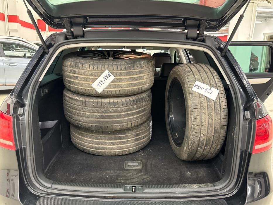 VOLKSWAGEN Passat 2011