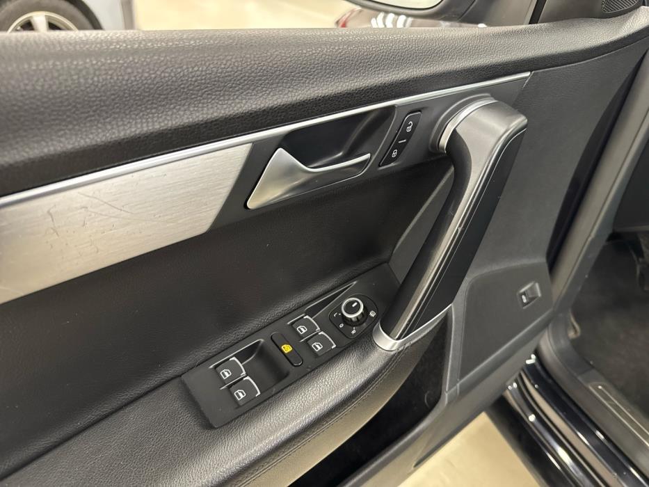 VOLKSWAGEN Passat 2011