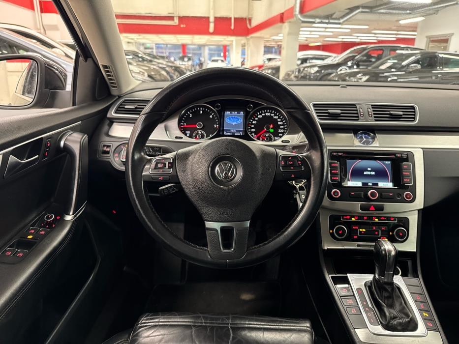 VOLKSWAGEN Passat 2011