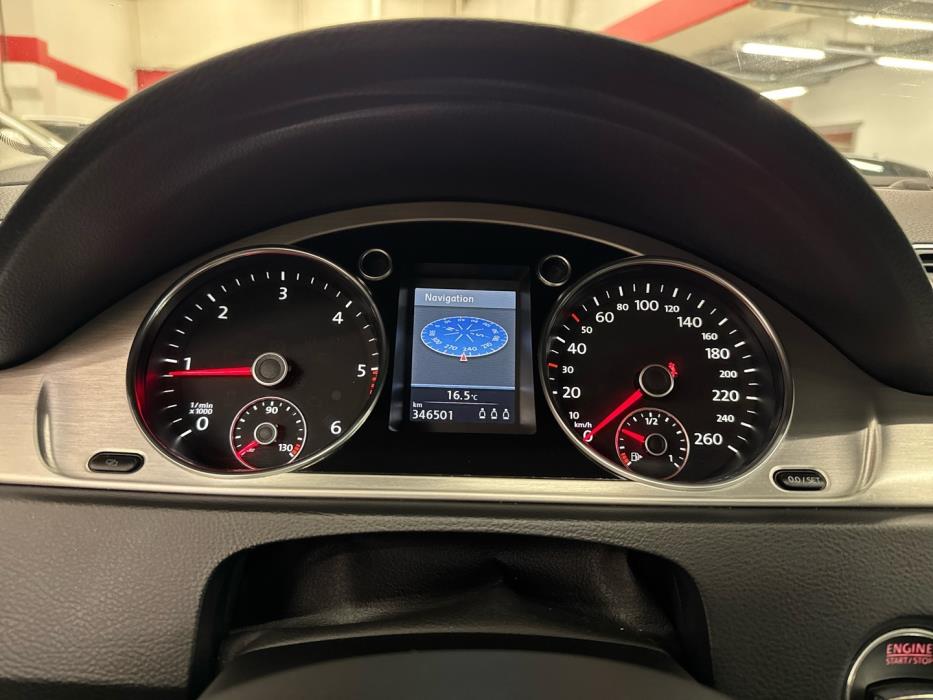 VOLKSWAGEN Passat 2011