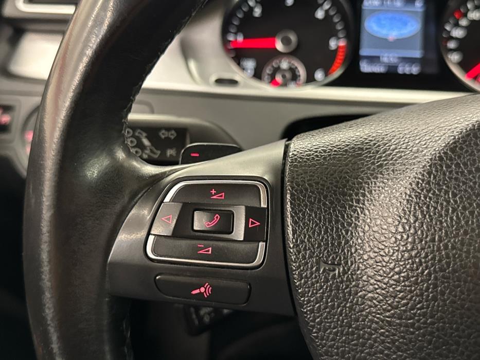 VOLKSWAGEN Passat 2011