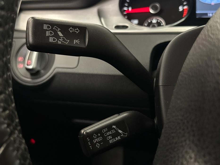 VOLKSWAGEN Passat 2011