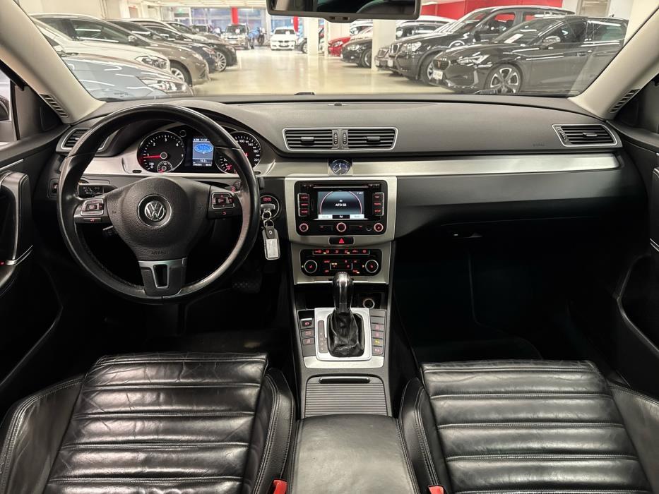 VOLKSWAGEN Passat 2011