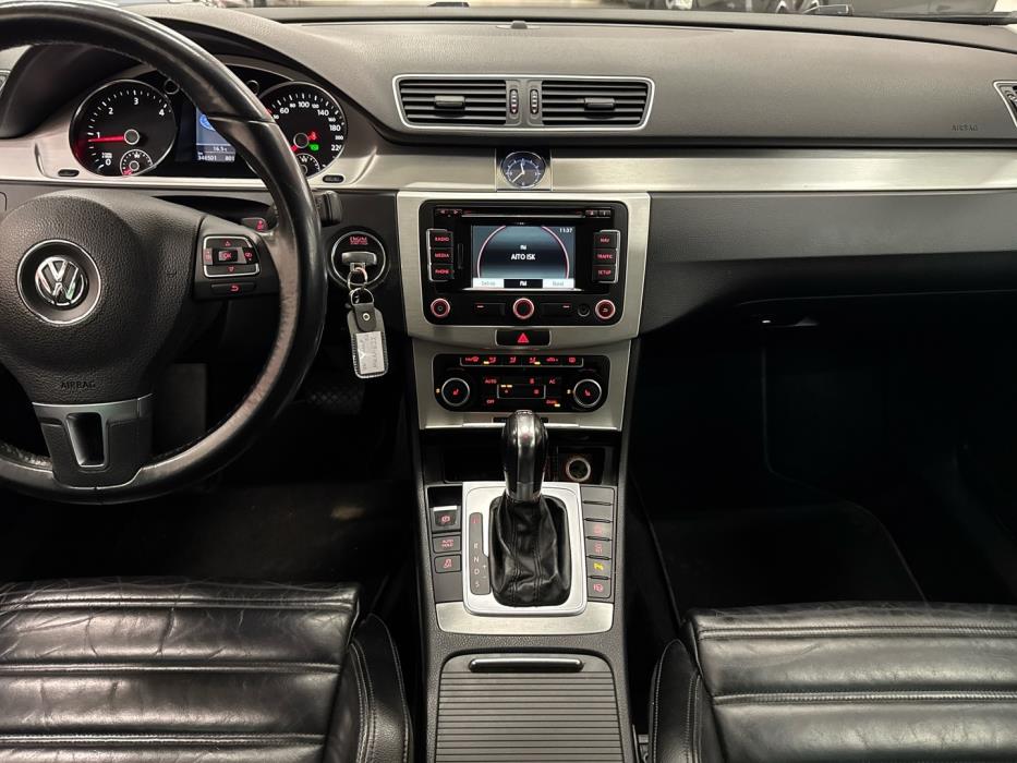 VOLKSWAGEN Passat 2011