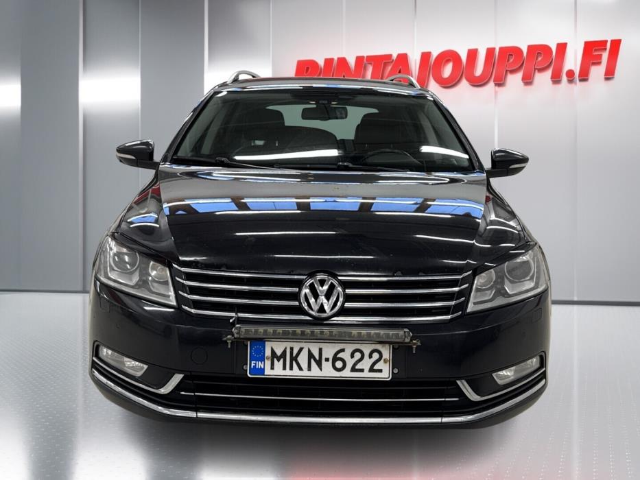 VOLKSWAGEN Passat 2011