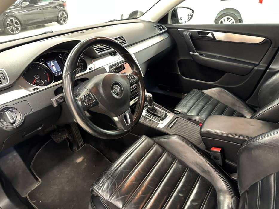 VOLKSWAGEN Passat 2011