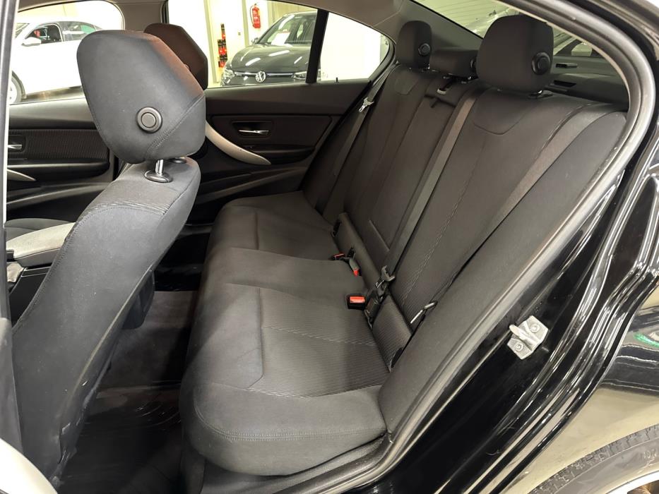 BMW 318 2013