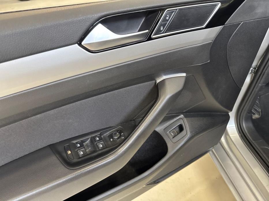 VOLKSWAGEN Passat 2018