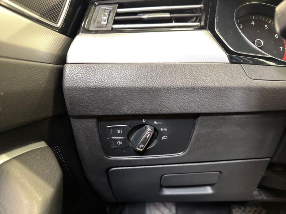 VOLKSWAGEN Passat 2018