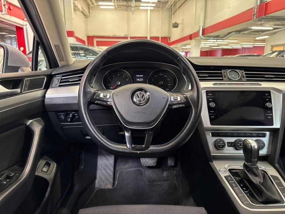 VOLKSWAGEN Passat 2018