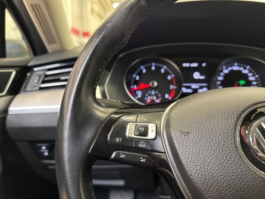 VOLKSWAGEN Passat 2018