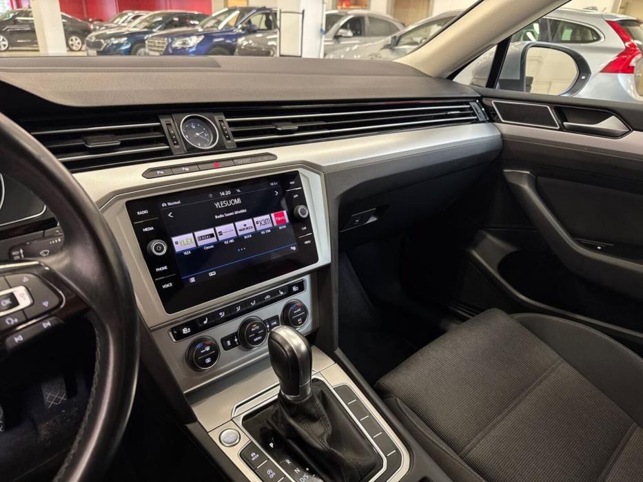 VOLKSWAGEN Passat 2018
