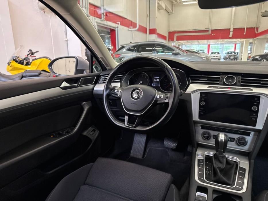 VOLKSWAGEN Passat 2018