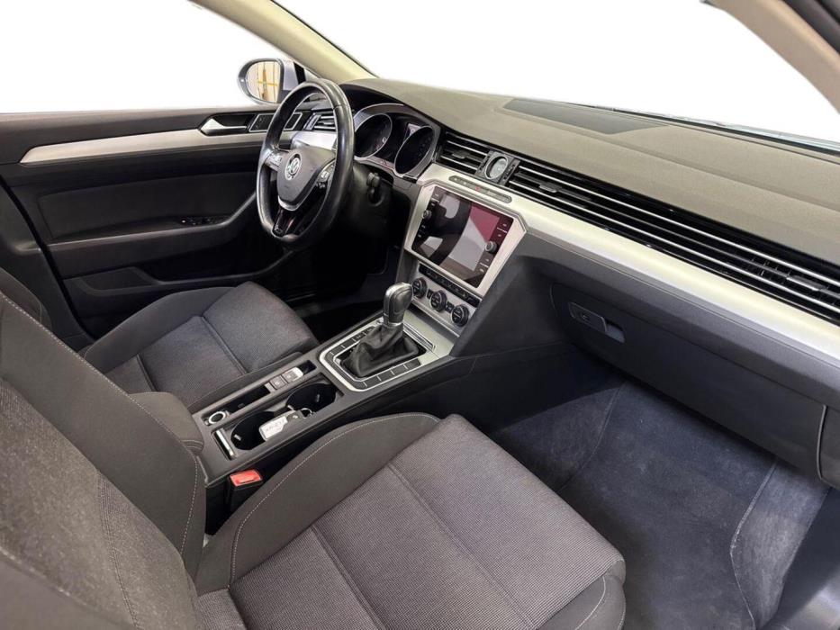 VOLKSWAGEN Passat 2018