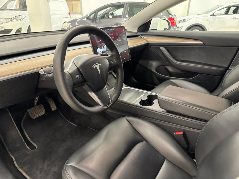 TESLA Model 3 2021