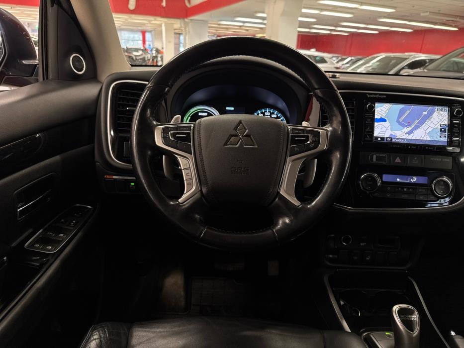 MITSUBISHI Outlander PHEV 2015
