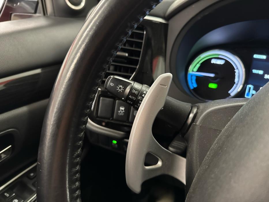 MITSUBISHI Outlander PHEV 2015