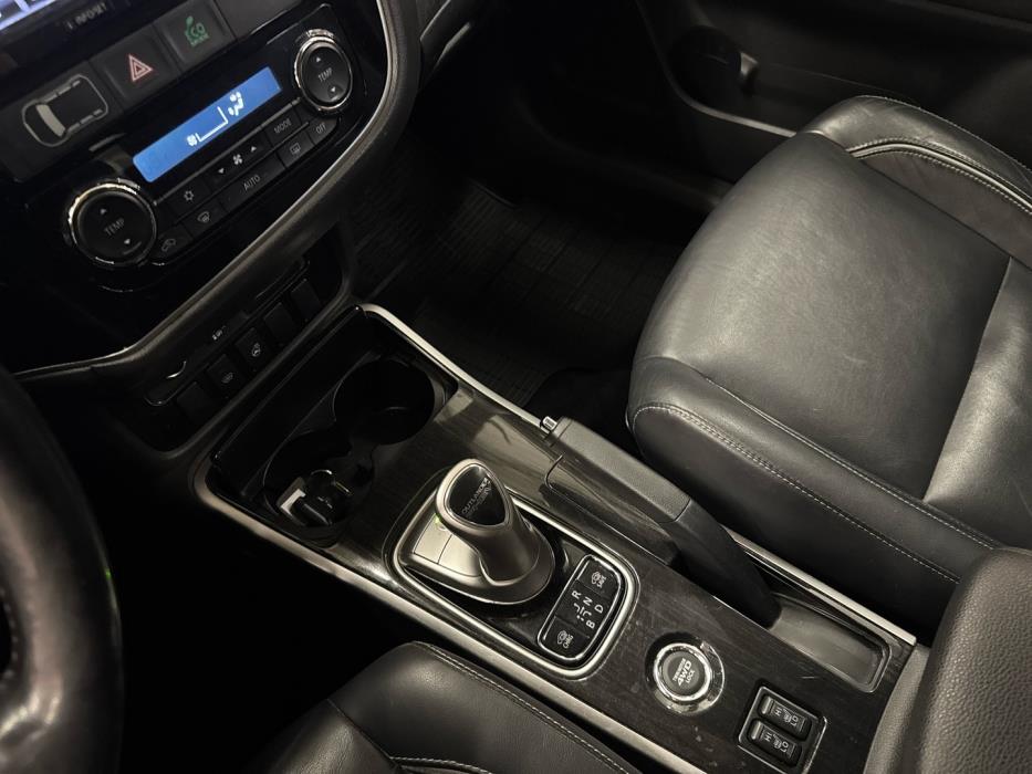 MITSUBISHI Outlander PHEV 2015