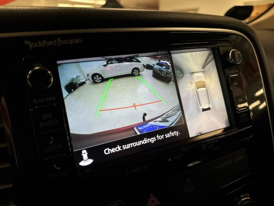 MITSUBISHI Outlander PHEV 2015