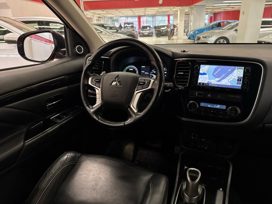 MITSUBISHI Outlander PHEV 2015