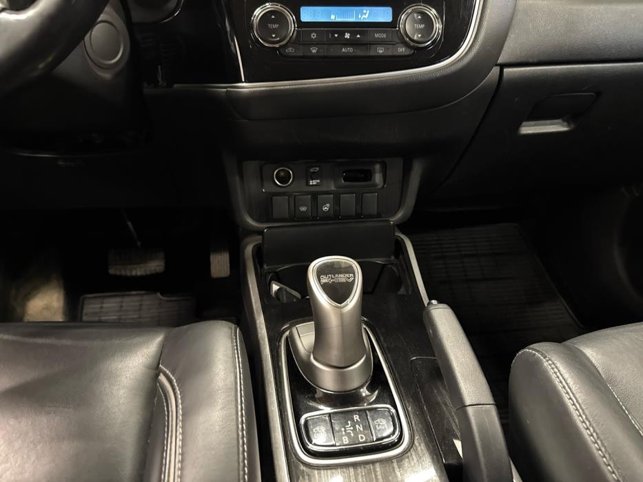 MITSUBISHI Outlander PHEV 2015