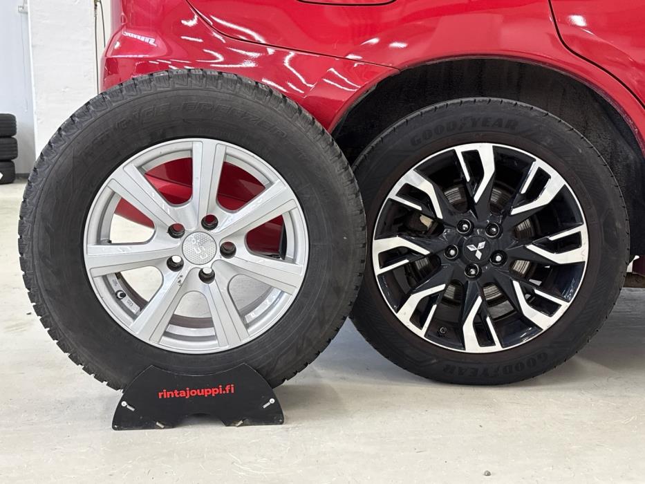 MITSUBISHI Outlander PHEV 2015