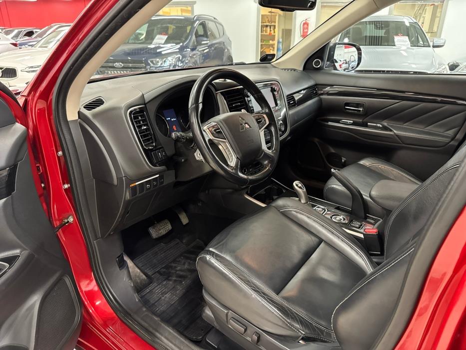 MITSUBISHI Outlander PHEV 2015