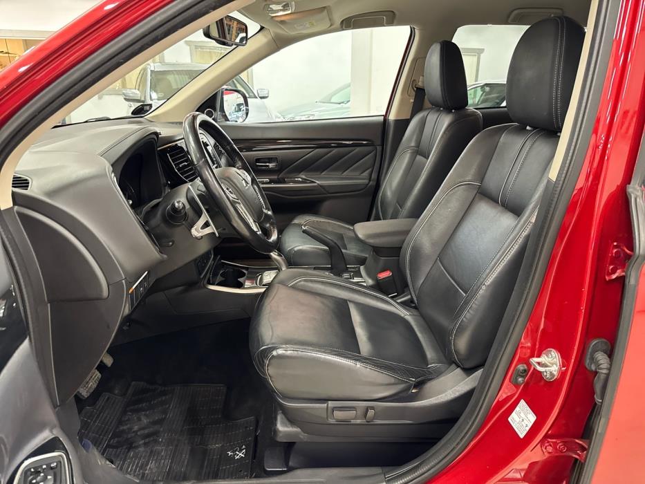 MITSUBISHI Outlander PHEV 2015