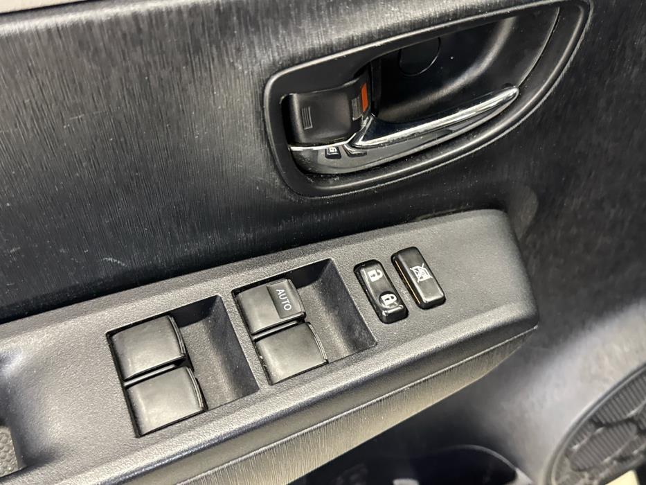 TOYOTA Yaris 2012