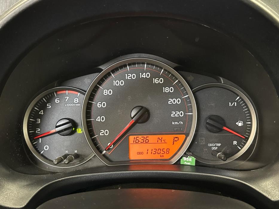 TOYOTA Yaris 2012