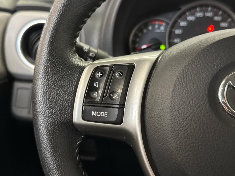 TOYOTA Yaris 2012