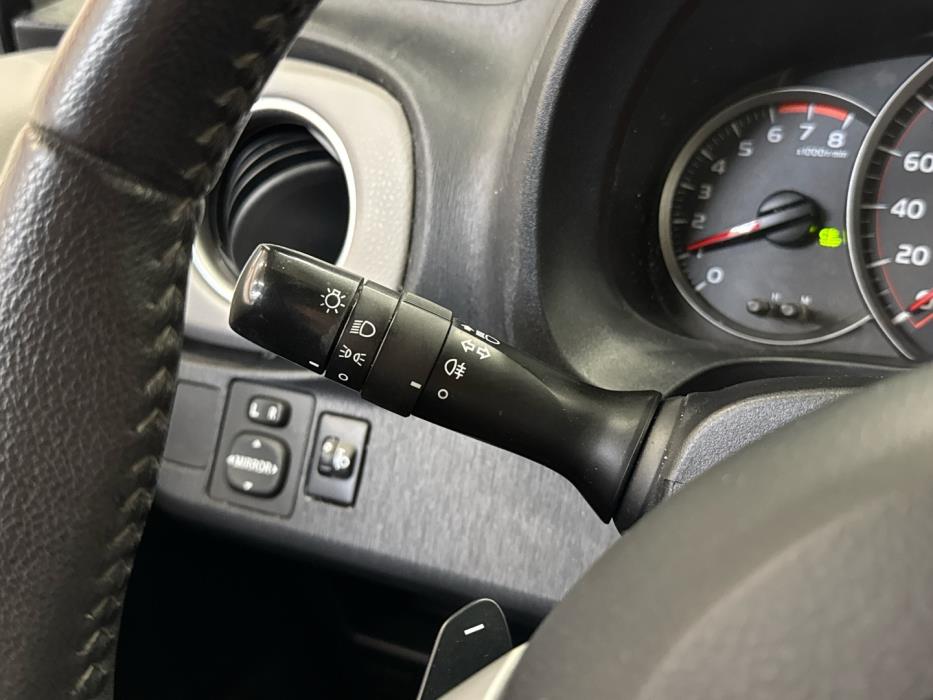 TOYOTA Yaris 2012