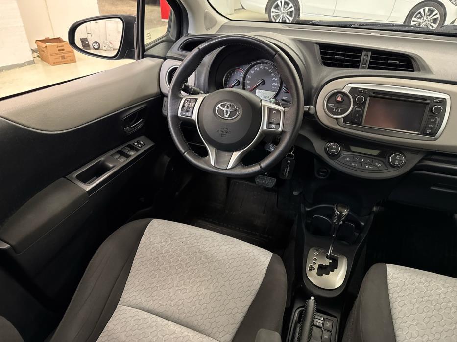 TOYOTA Yaris 2012