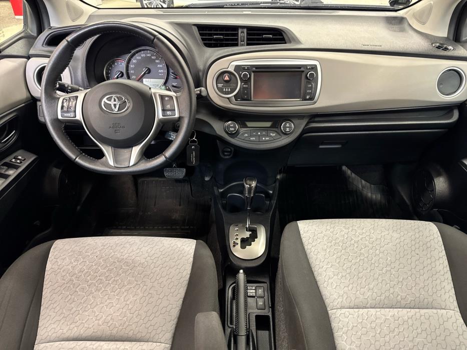 TOYOTA Yaris 2012