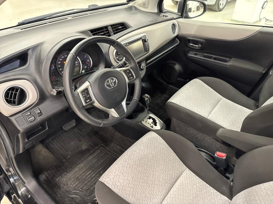 TOYOTA Yaris 2012