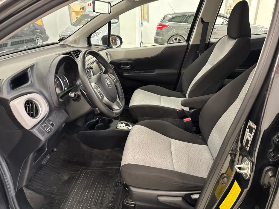 TOYOTA Yaris 2012