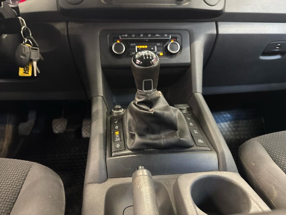 VOLKSWAGEN Amarok 2016