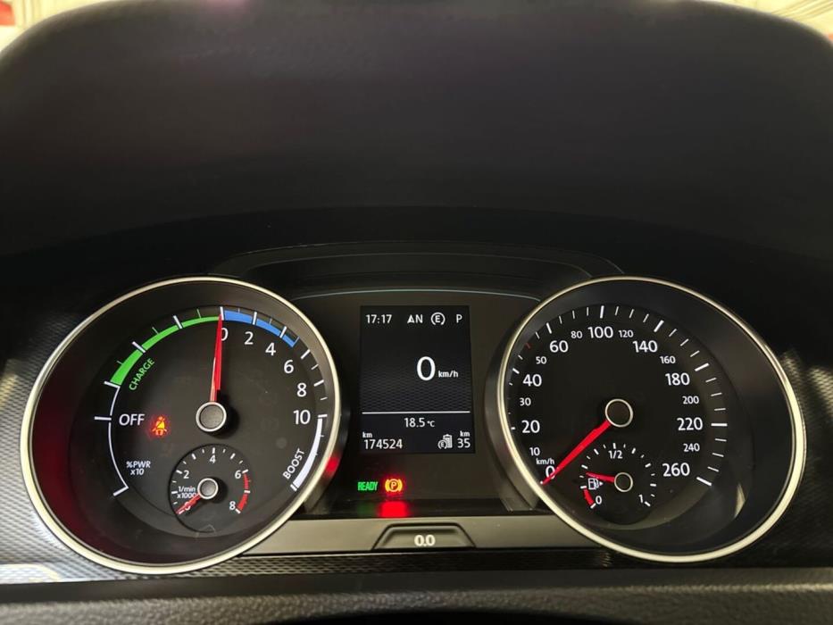 VOLKSWAGEN Golf 2015