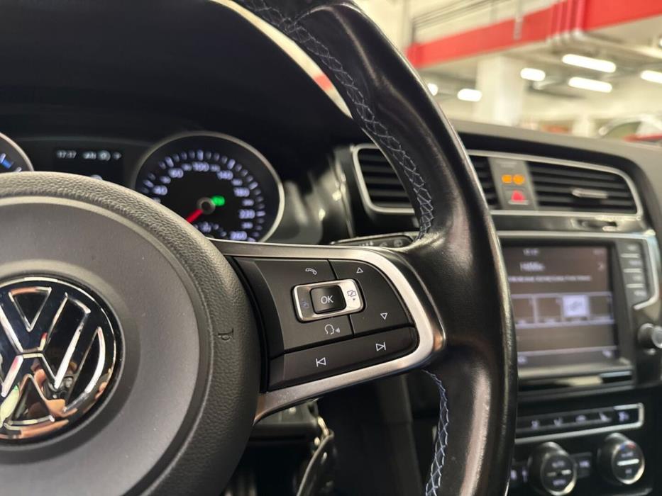 VOLKSWAGEN Golf 2015
