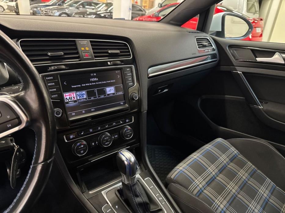 VOLKSWAGEN Golf 2015