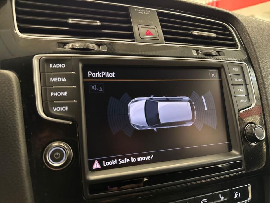 VOLKSWAGEN Golf 2015
