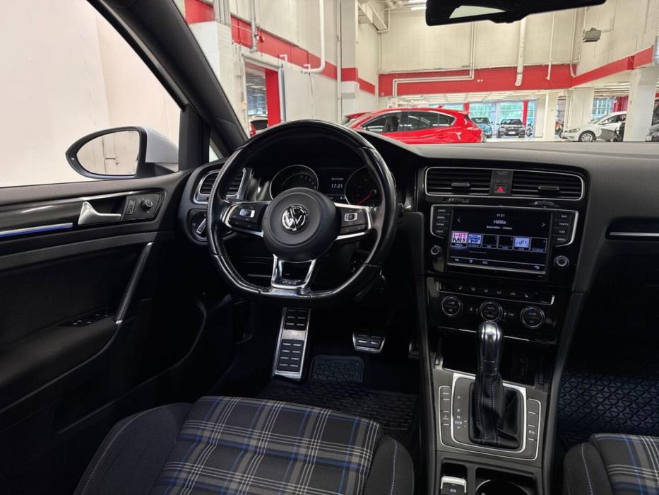 VOLKSWAGEN Golf 2015