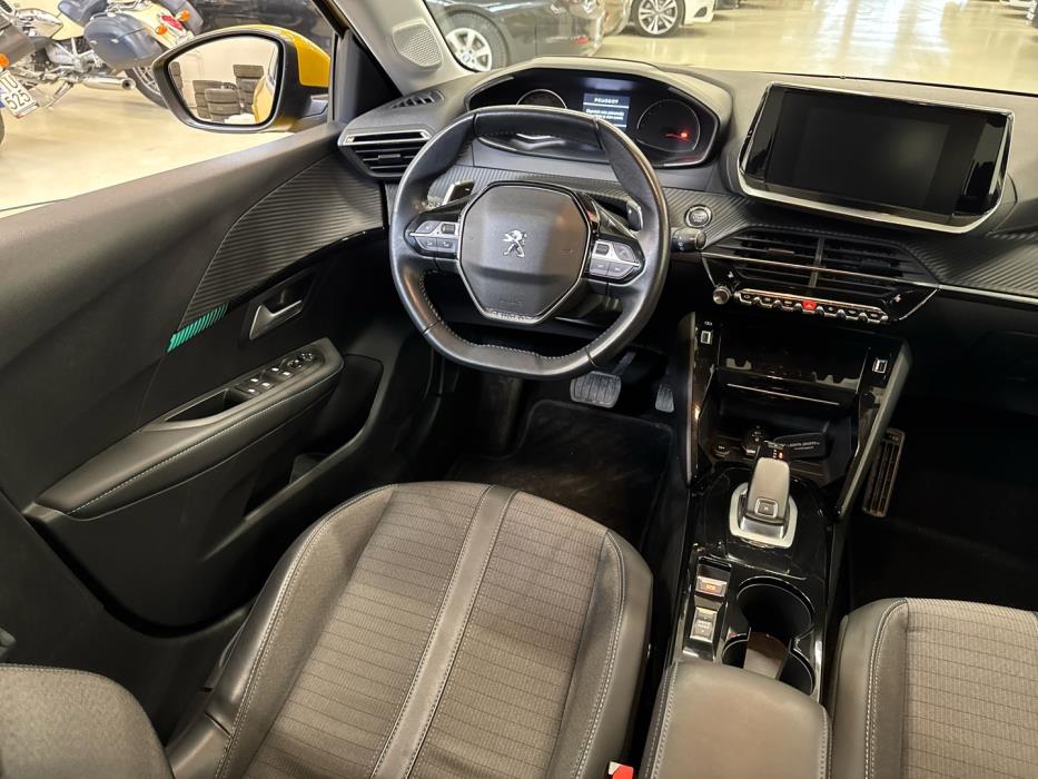 PEUGEOT 208 2021
