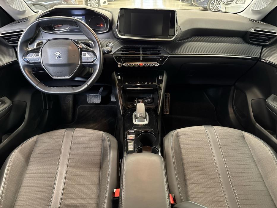 PEUGEOT 208 2021