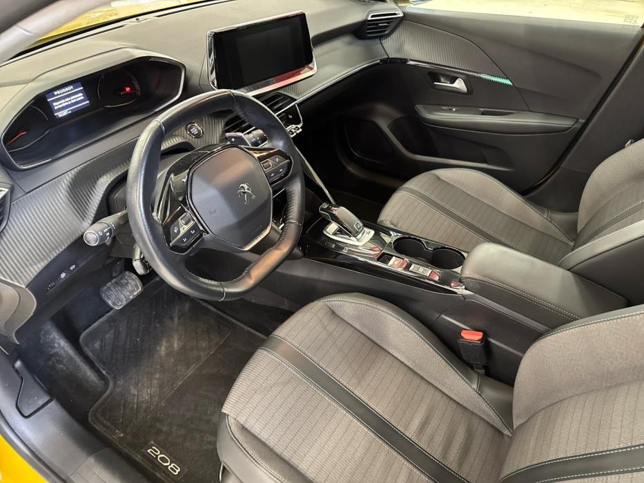 PEUGEOT 208 2021