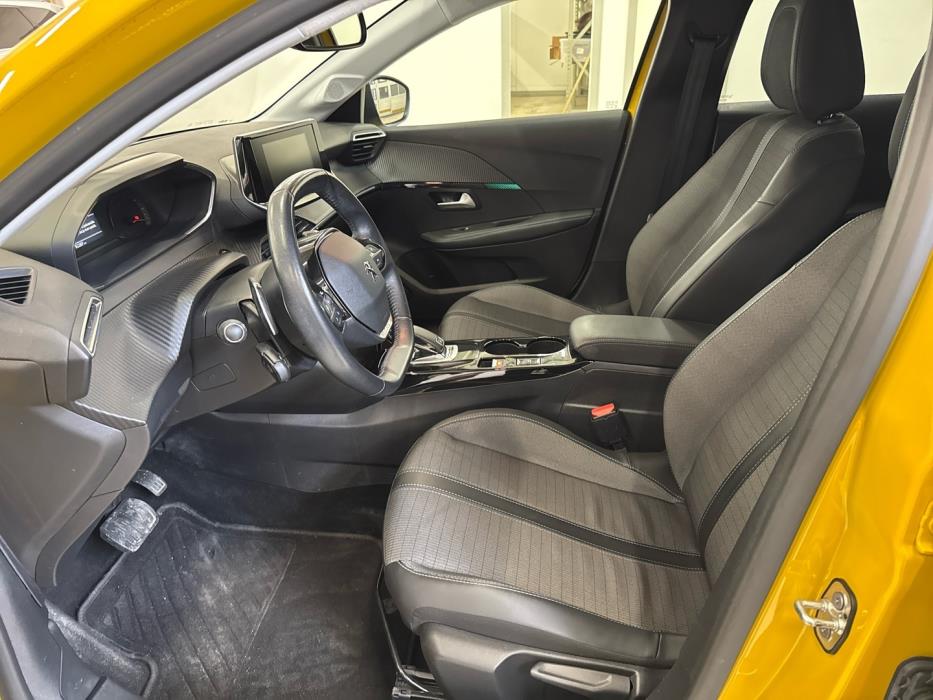PEUGEOT 208 2021