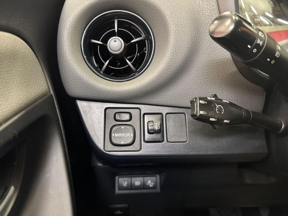 TOYOTA Yaris 2019