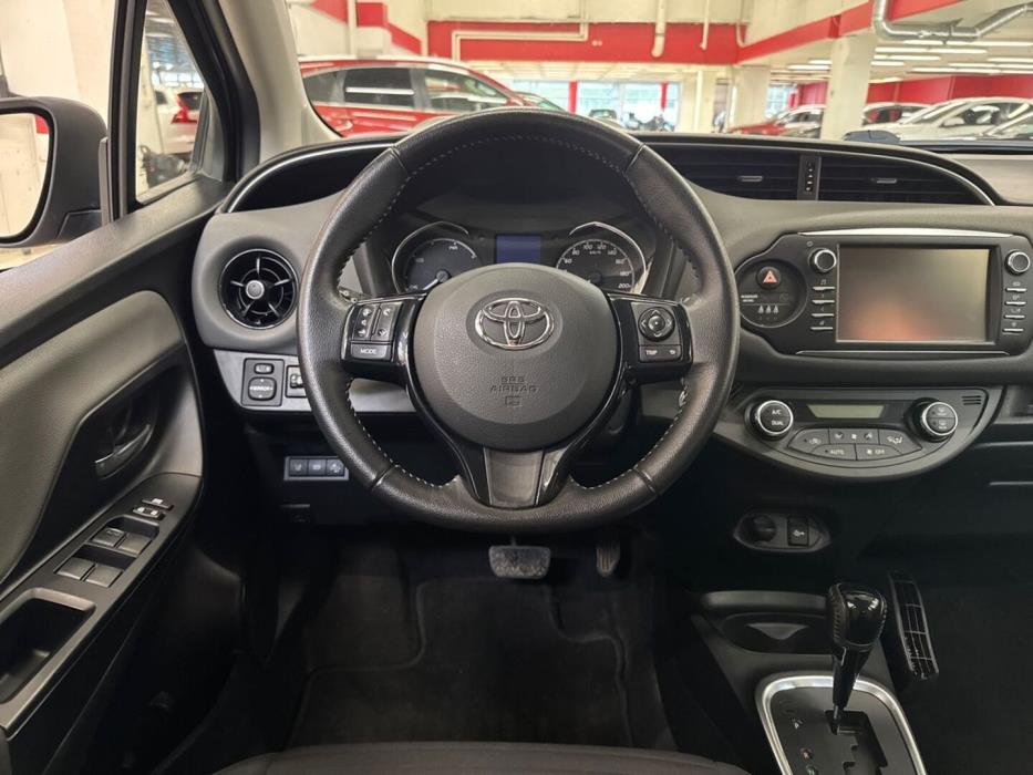 TOYOTA Yaris 2019