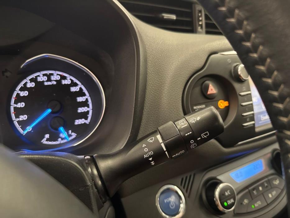 TOYOTA Yaris 2019