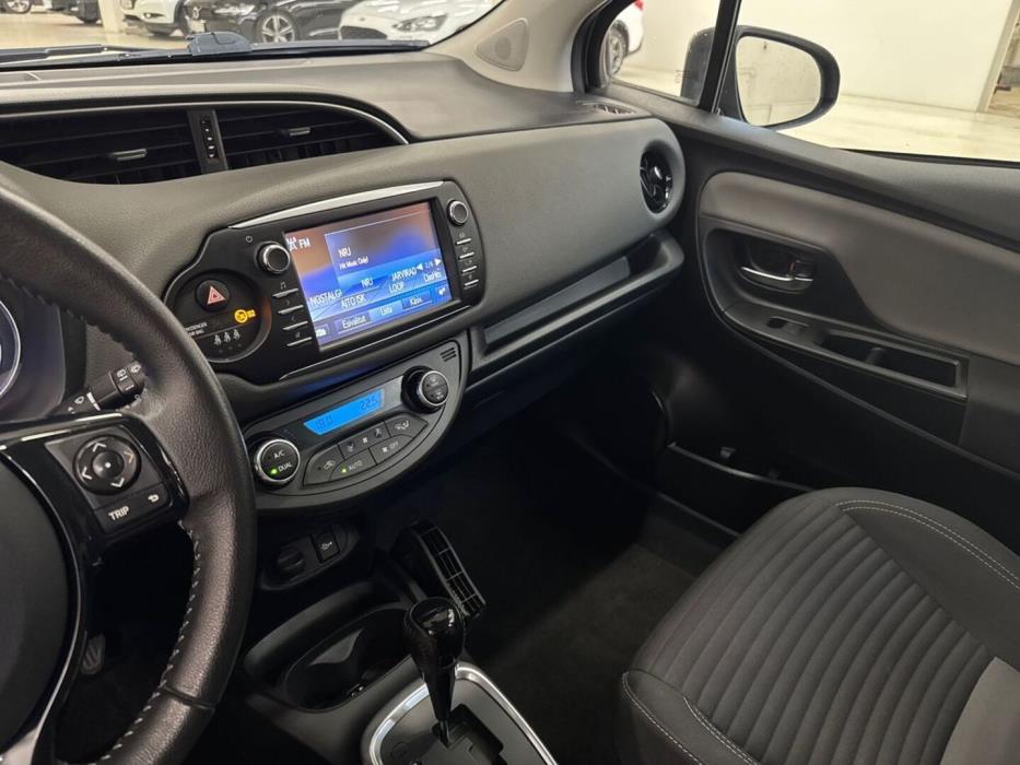 TOYOTA Yaris 2019